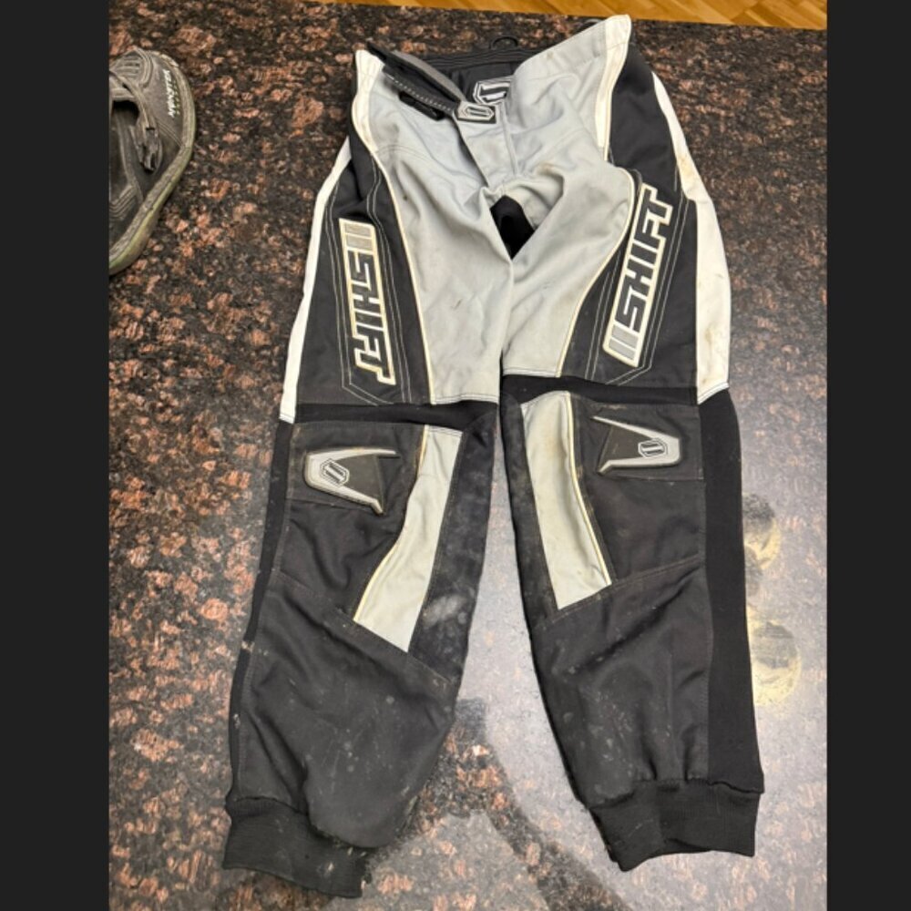Shift riding pants - Size 28, youth